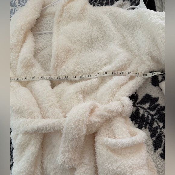 New Ulta Beauty soft fuzzy Spa Robe, large/xl - Picture 6 of 7